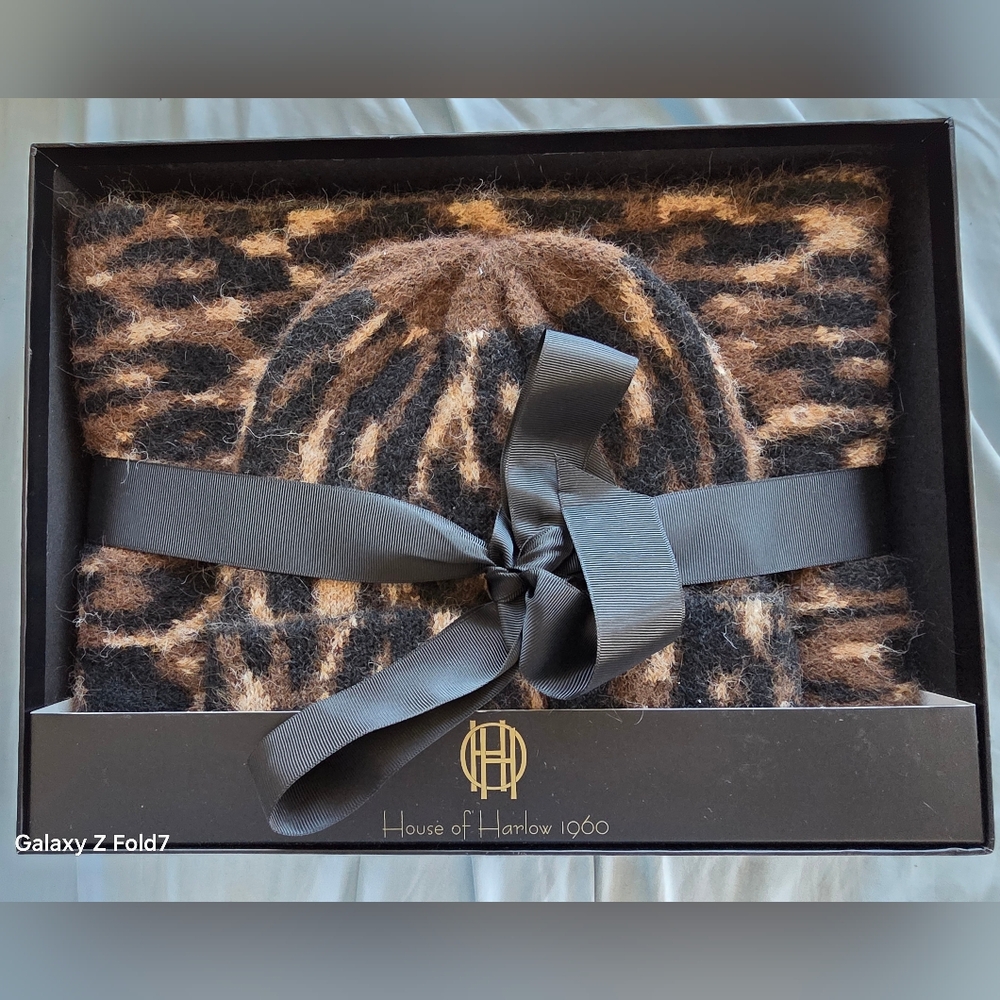 House of Harlow 1960 leopard print hat and scarf